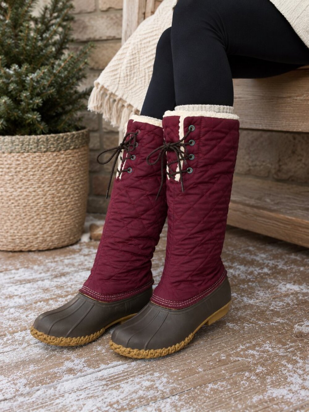 Vintage LL Bean Womens Quilted Duck Boots Burgundy Sherpa Lined Winter Boots 8
